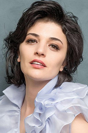 Gonca Vuslateri portrait