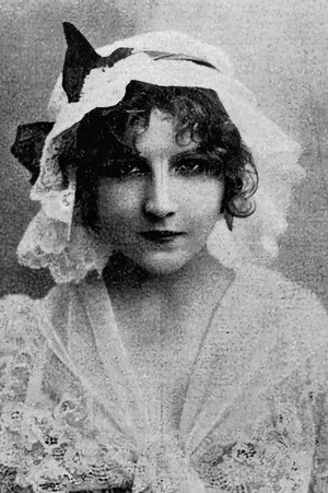 Suzanne Crosnier portrait