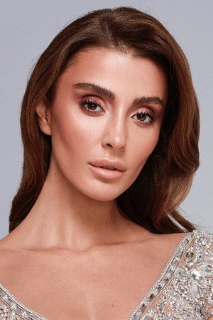 Özge Ulusoy portrait