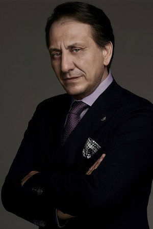 Özgür Ozan portrait