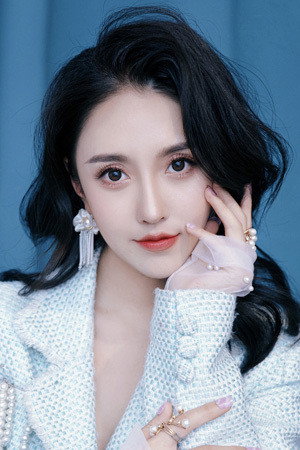 Zhou Luoyi portrait