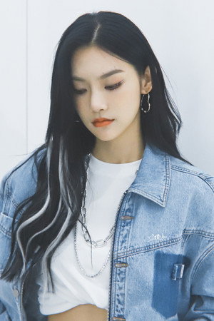 Jenny Zeng portrait