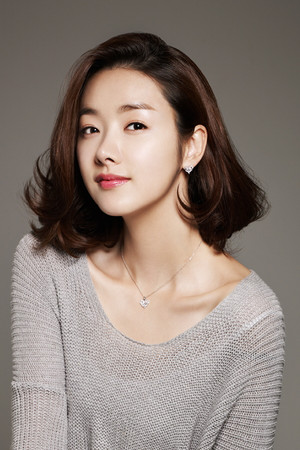 So I-hyeon portrait