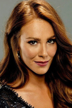 Elçin Sangu portrait
