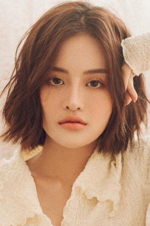 Thùy Anh portrait