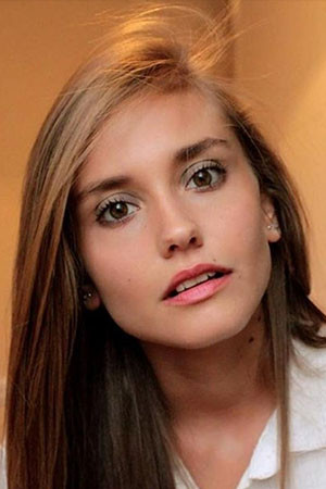 Cansu Türedi portrait
