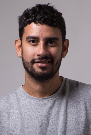 Ari Areia portrait