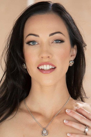 Diana Grace portrait