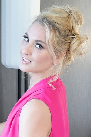 Julia Robbie portrait