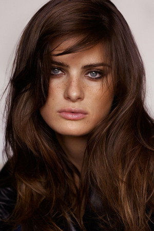 Isabeli Fontana portrait