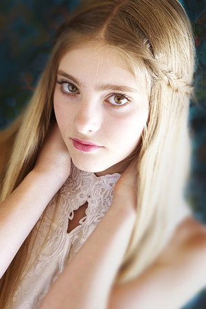 Willow Shields portrait