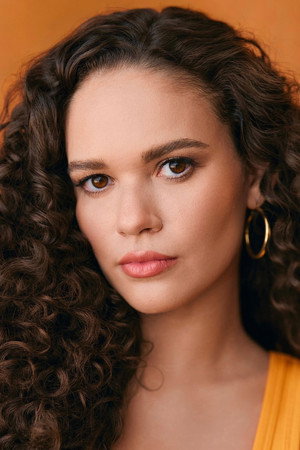 Madison Pettis portrait