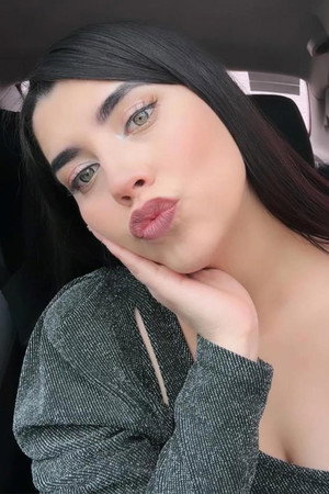 Yahan González portrait