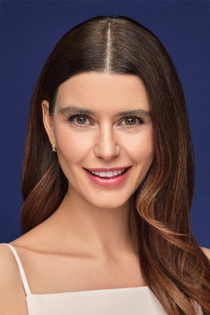 Beren Saat portrait