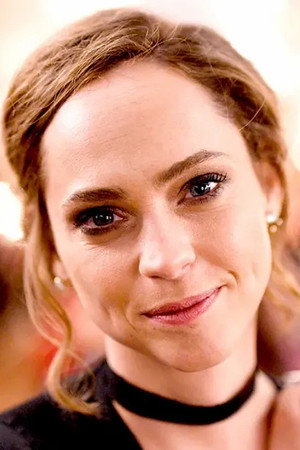 Fiona Dourif portrait