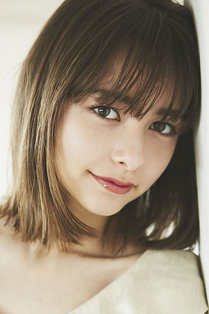 Lina Arashi portrait