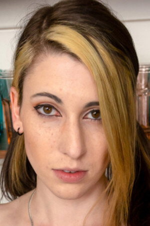 Devi Dionne portrait