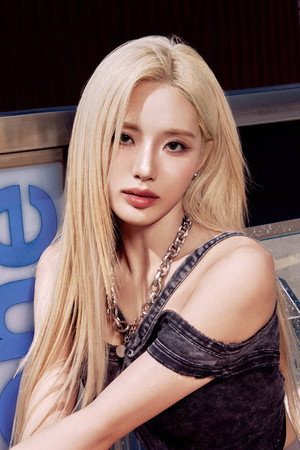 Park Jiwon portrait