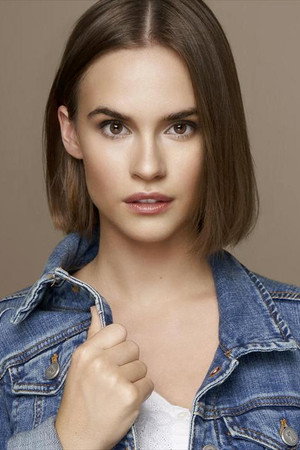 Ema Horvath portrait