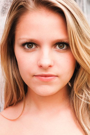 Sarah-Jeanne Labrosse portrait