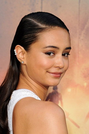 Courtney Eaton portrait