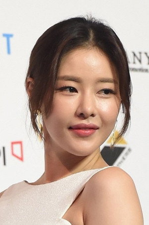 Park Ha-na portrait