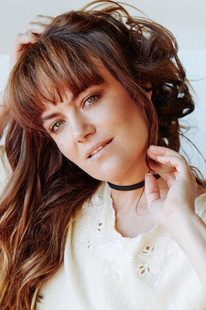 Julia Stone portrait