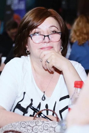 Lola Axmedova portrait