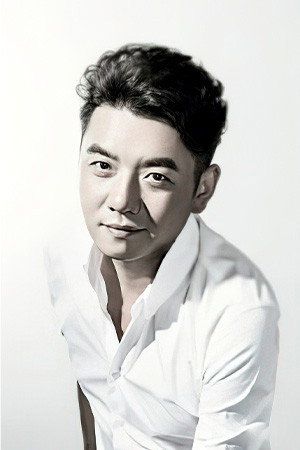 Guangyi Xiao portrait