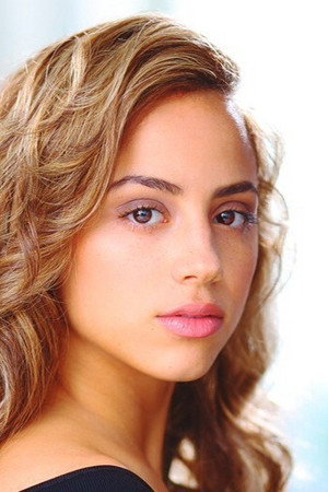 Kiana Madeira portrait