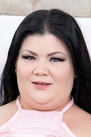 Juicy Jazmynne portrait