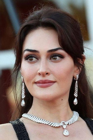 Esra Bilgiç portrait
