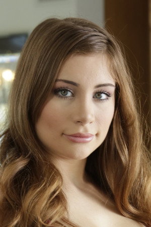 Kayla Paris portrait