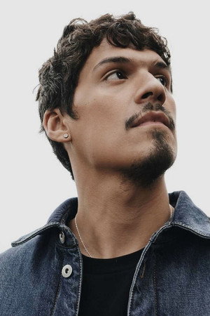 Omar Apollo portrait
