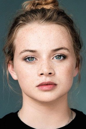 Luna Wedler portrait
