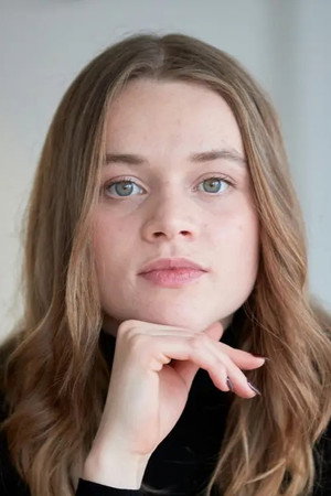 Luna Wedler portrait
