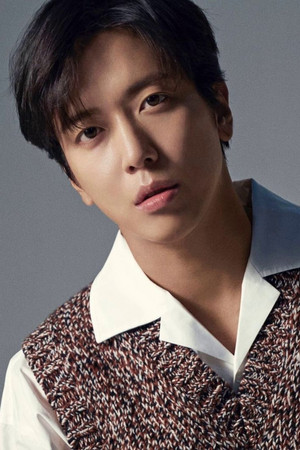 Jung Yong-hwa portrait