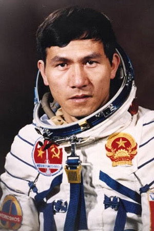 Pham Tuân portrait