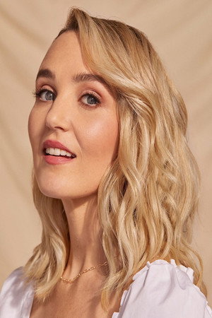 Chloe Fineman portrait