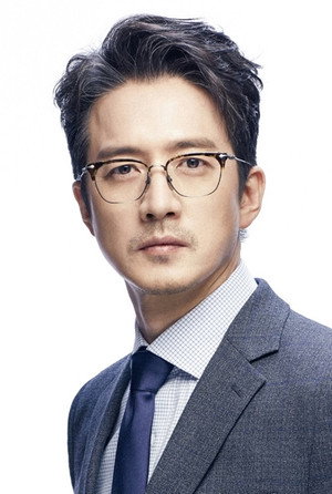 Jung Jun-ho portrait