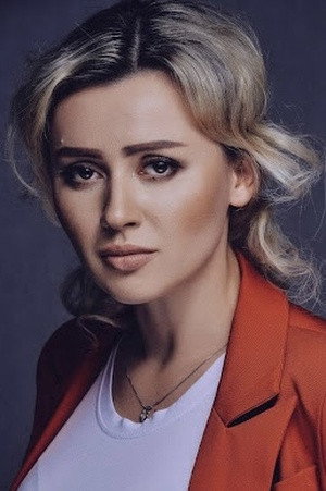 Sara Oks portrait