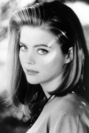Sophie Lee portrait
