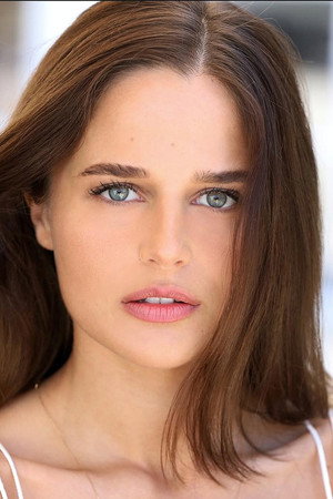 Stephanie Nur portrait