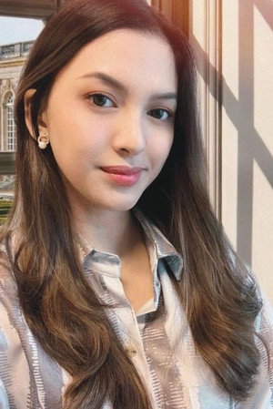 Alisia Rininta portrait