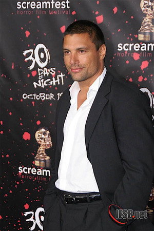 Manu Bennett portrait
