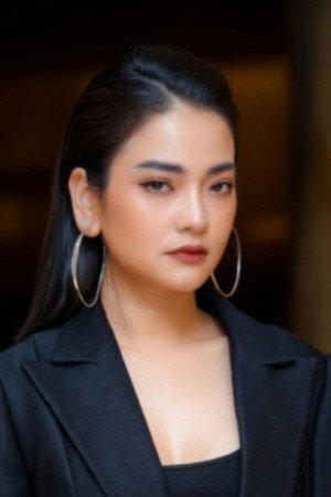 Đỗ Thúy Hằng portrait