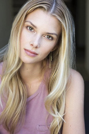 Emma Ishta portrait