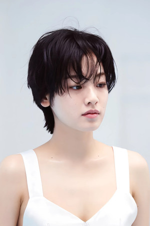 Lee Zoo-young portrait