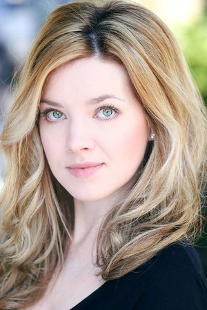 Evie Wray portrait