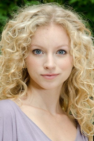 Thea Bell Schok portrait